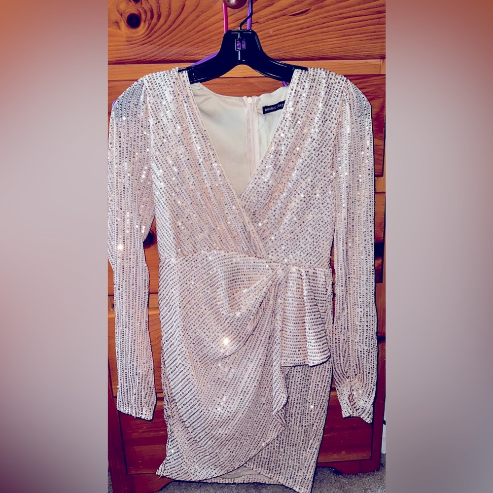 A glitter birthday dress for the birthday girl !!! A tan sparkling ✨one !